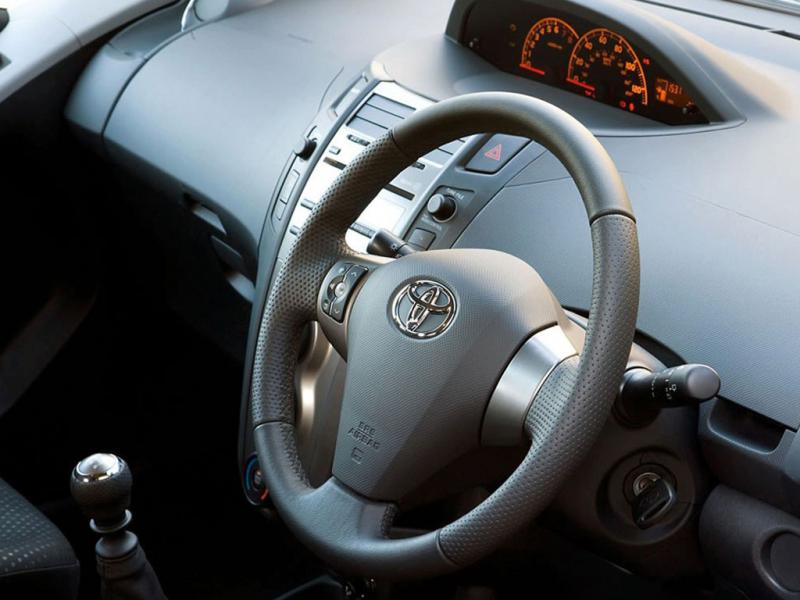 灰色海外雅力士方向盘_雅力士(海外)内饰图片