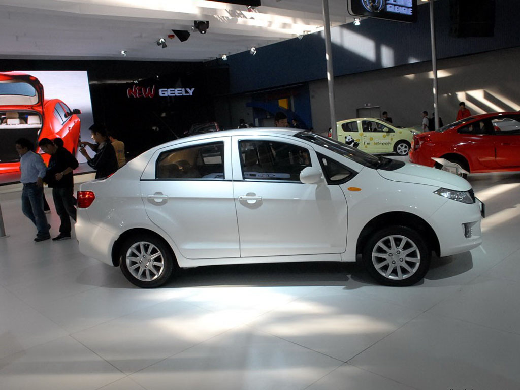 吉利gc5白色全球鹰gc5右侧正视