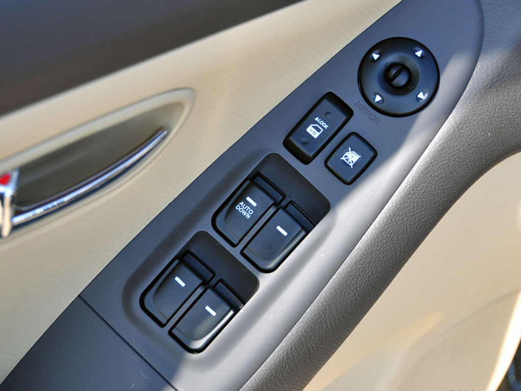 2012款悦动按键图解,现代悦动按键功能图解 悦动车门内侧控制按钮