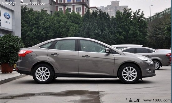 1.6L该选谁 2012款福克斯三厢对比新速腾(5) 大家车网
