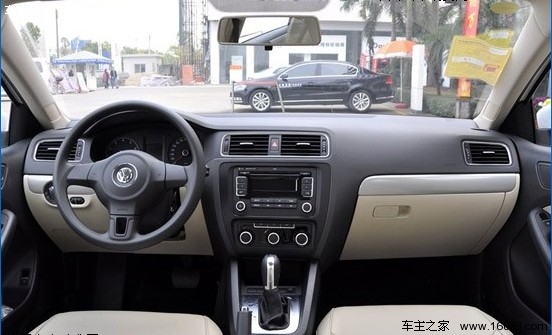 1.6L该选谁 2012款福克斯三厢对比新速腾(13) 大家车网