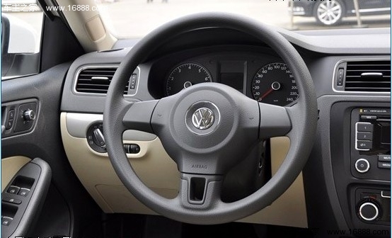 1.6L该选谁 2012款福克斯三厢对比新速腾(15) 大家车网