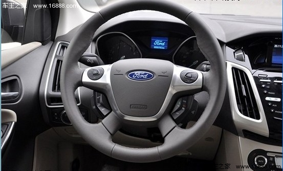 1.6L该选谁 2012款福克斯三厢对比新速腾(16) 大家车网