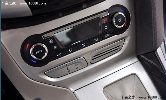 1.6L该选谁 2012款福克斯三厢对比新速腾(19) 大家车网