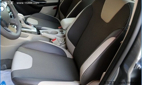 1.6L该选谁 2012款福克斯三厢对比新速腾(23) 大家车网