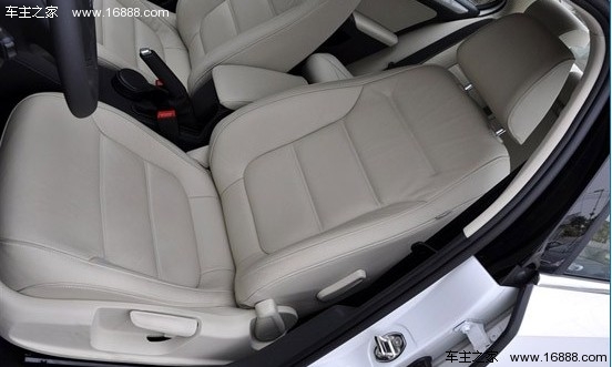 1.6L该选谁 2012款福克斯三厢对比新速腾(24) 大家车网