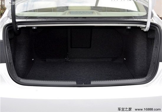 1.6L该选谁 2012款福克斯三厢对比新速腾(32) 大家车网