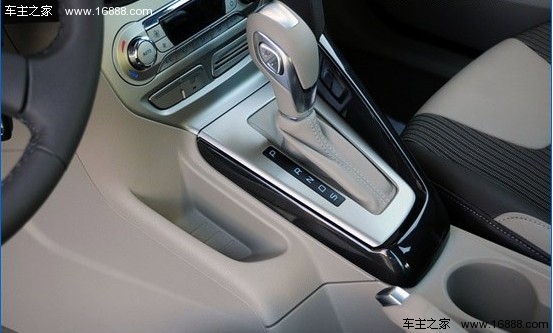 1.6L该选谁 2012款福克斯三厢对比新速腾(35) 大家车网