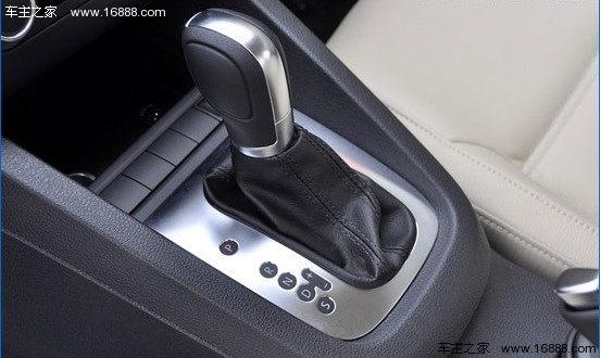 1.6L该选谁 2012款福克斯三厢对比新速腾(36) 大家车网