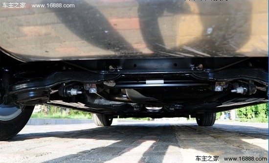 1.6L该选谁 2012款福克斯三厢对比新速腾(37) 大家车网