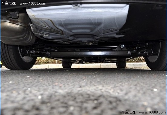 1.6L该选谁 2012款福克斯三厢对比新速腾(39) 大家车网