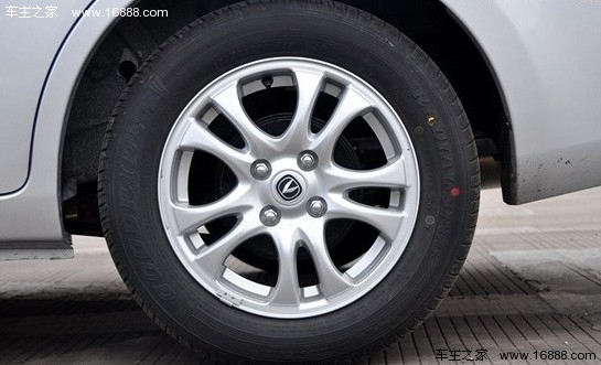 长安悦翔V3试驾 便宜代步车有了新选择(4) 大家车网