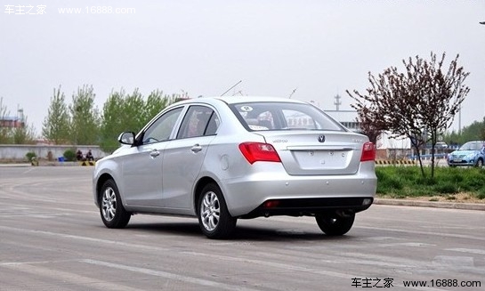 长安悦翔V3试驾 便宜代步车有了新选择(6) 大家车网