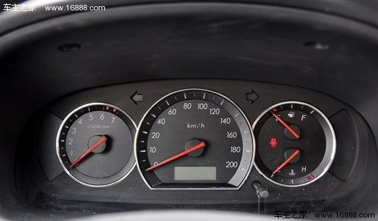 长安悦翔V3试驾 便宜代步车有了新选择(10) 大家车网