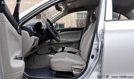 长安悦翔V3试驾 便宜代步车有了新选择(12) 大家车网