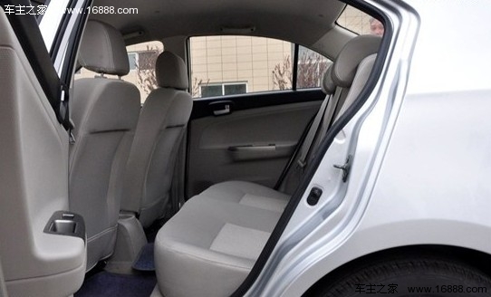 长安悦翔V3试驾 便宜代步车有了新选择(13) 大家车网