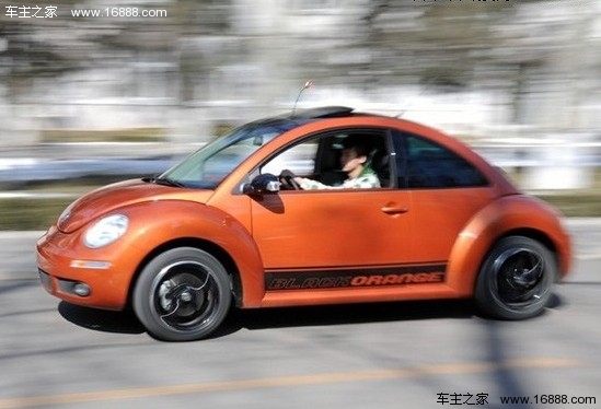 不再是女性专属 试驾大众甲壳虫墨橘版(16) 大家车网