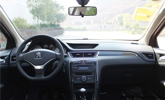 11万紧凑级的抉择 东风思铭对比标致308(11) 大家车网