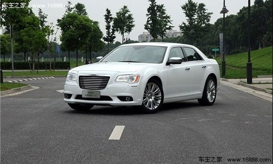 新一代的较量 克莱斯勒300C对比奥迪A6L(1) 大家车网