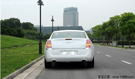 新一代的较量 克莱斯勒300C对比奥迪A6L(8) 大家车网
