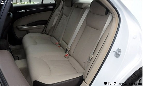 新一代的较量 克莱斯勒300C对比奥迪A6L(18) 大家车网