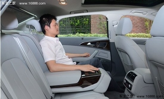 新一代的较量 克莱斯勒300C对比奥迪A6L(19) 大家车网