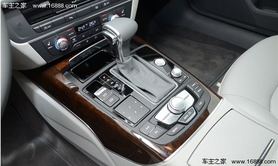 新一代的较量 克莱斯勒300C对比奥迪A6L(25) 大家车网