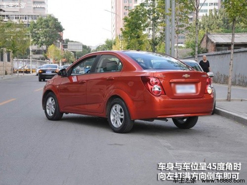 新手网上驾校 一字型车位泊车攻略_停车技巧