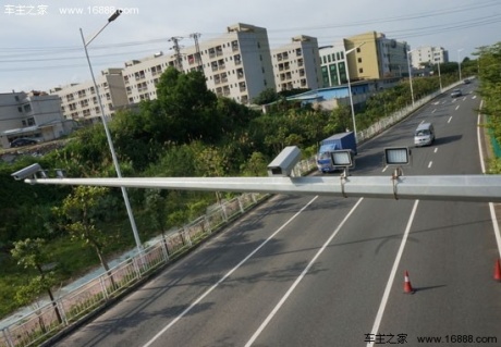 躺着不再中枪!电子警察工作原理大揭秘_【昆明