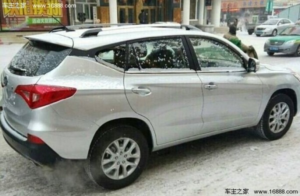 比亚迪S3最新消息 无伪实车图曝光_国内新车