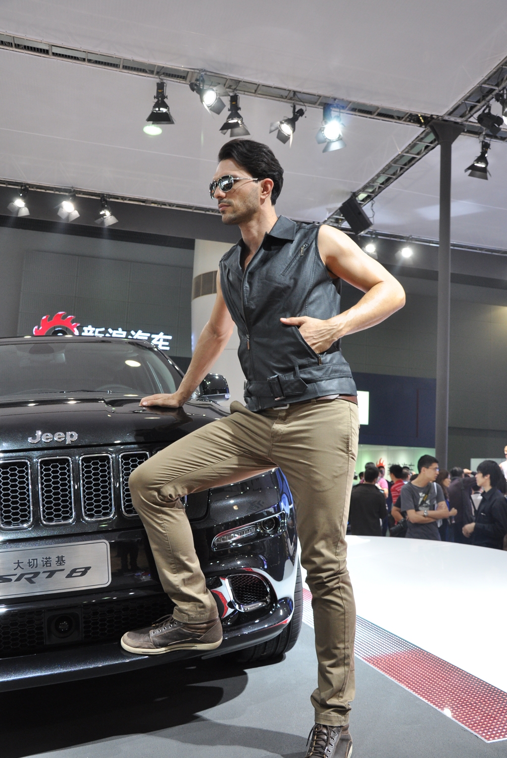 吉普4号车模(1/14)