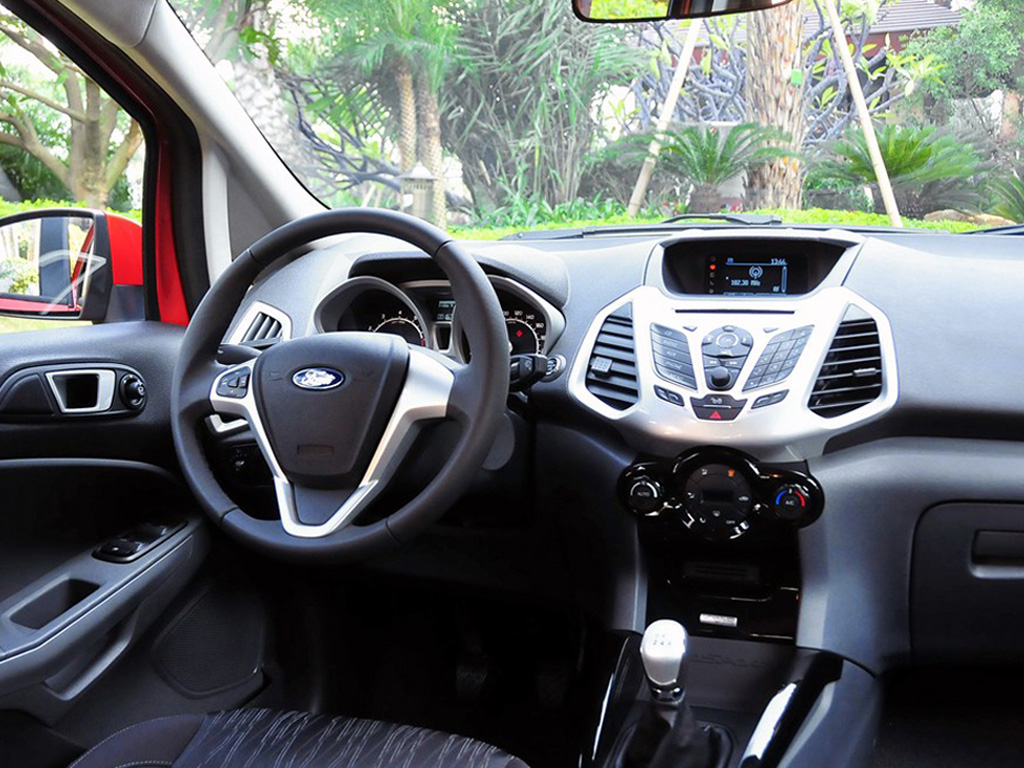 汽车图库 福特 长安福特 翼搏(60/105) 内饰图片 参考成交价: 5.