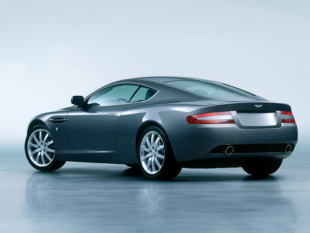灰色阿斯顿马丁db9 07款 manual coupe车后侧视