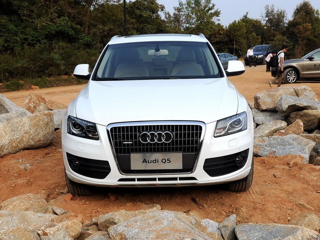 白色奥迪q5前脸