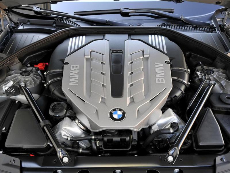 银色宝马7系 09款 750li领先型发动机