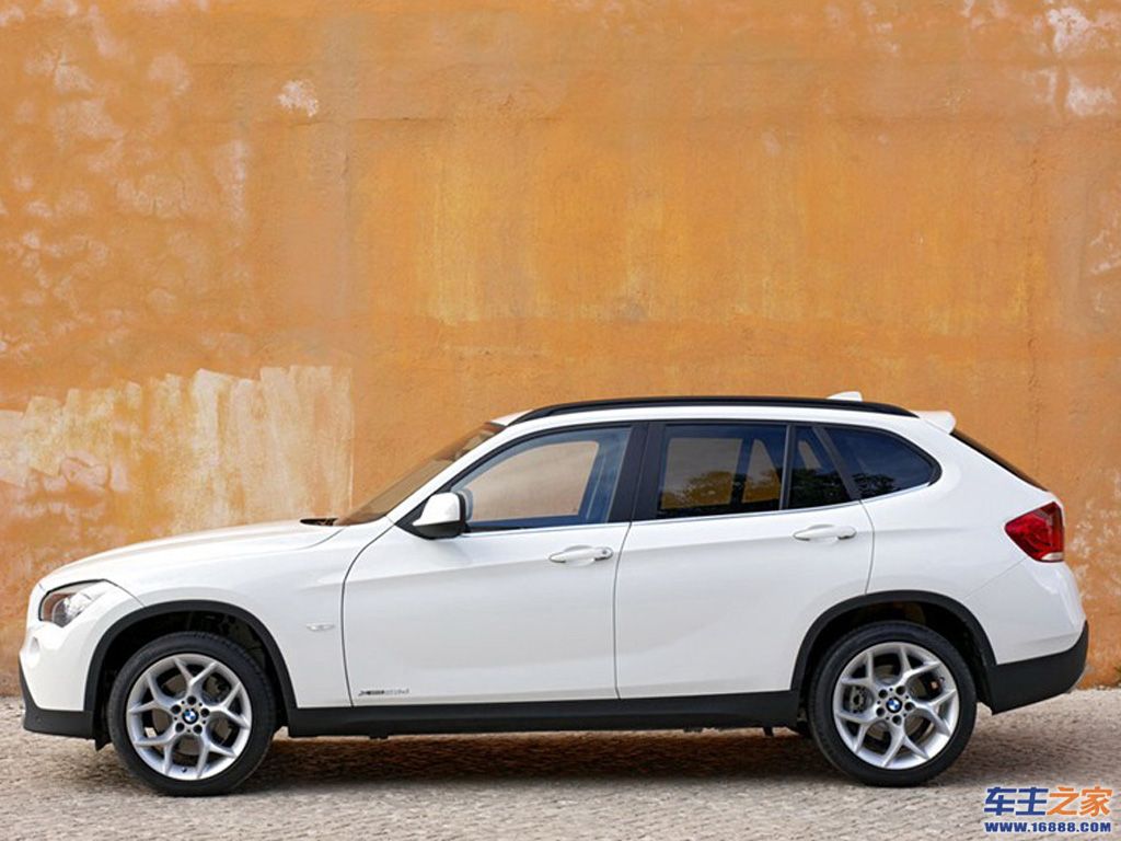 宝马x1(进口)白色 宝马x1正侧方