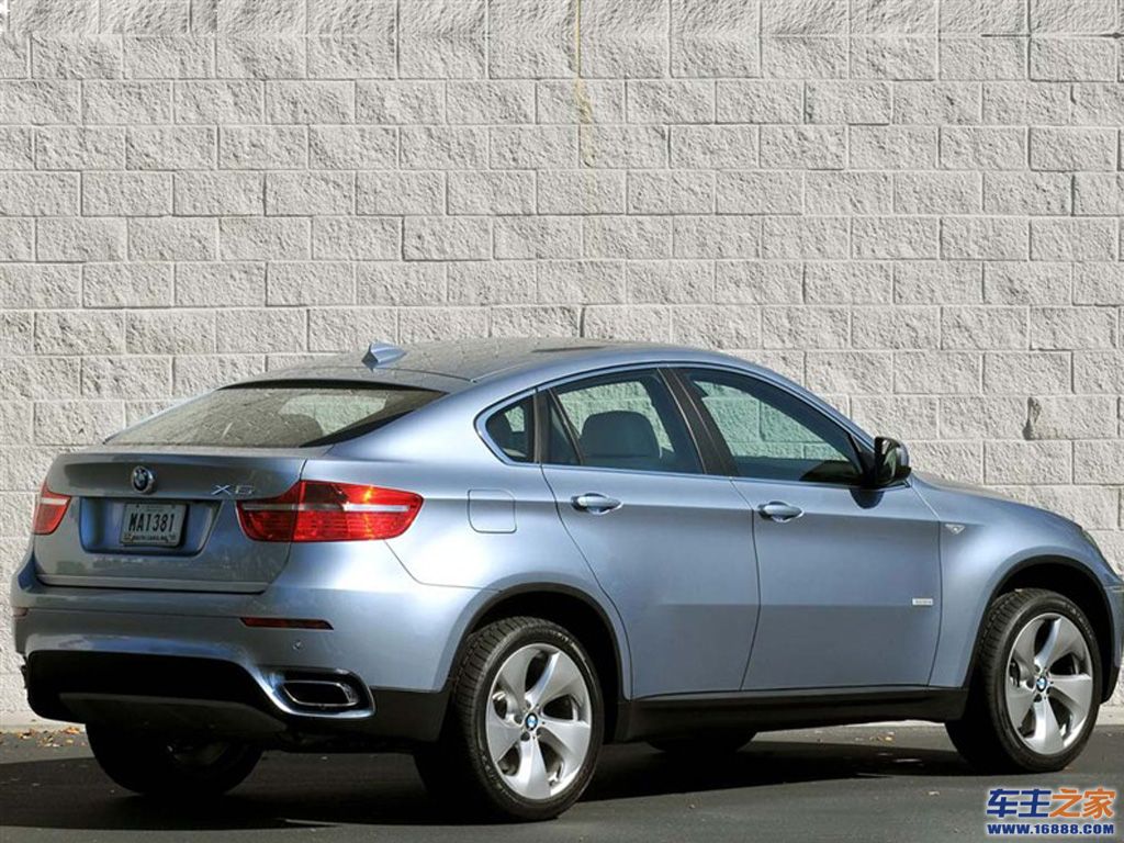 宝马x6银色 宝马x6右后45