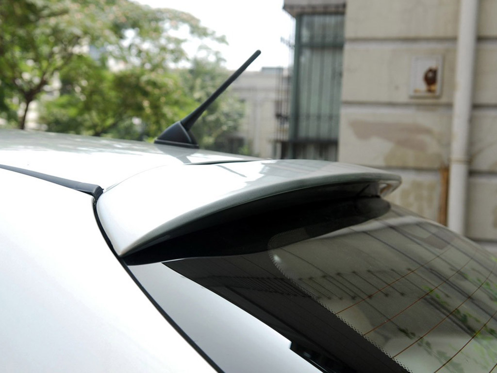 银色比亚迪f3r车顶天线