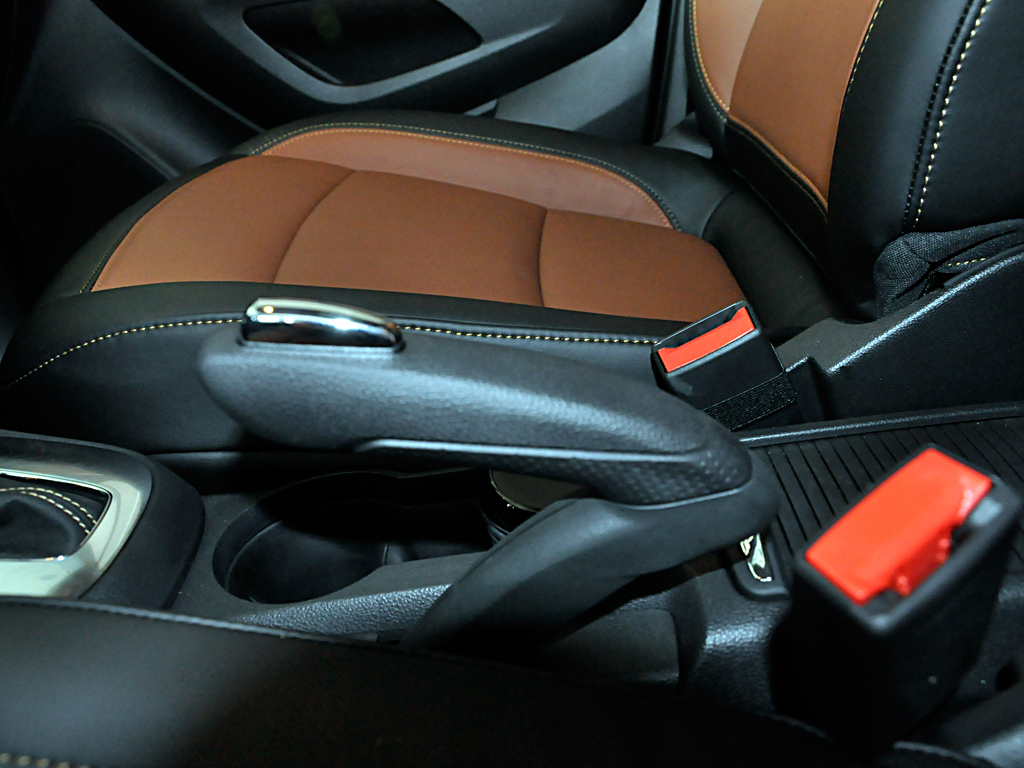 汽车图库 别克 上海通用别克 昂科拉(82/132) 内饰 手刹 参考成交价