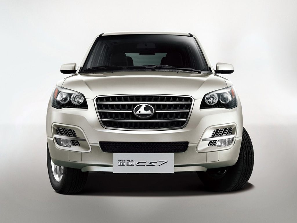 银色猎豹cs7正前方