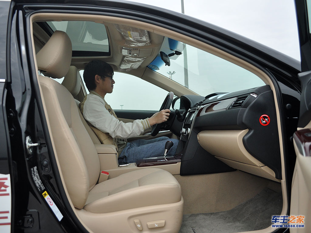 汽车图库 丰田 广汽丰田 凯美瑞(1/1235) 内饰 前排空间 参考成交价