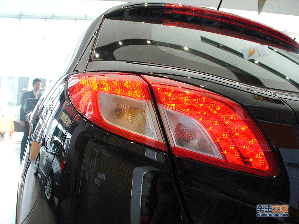 传祺gs5左后尾灯
