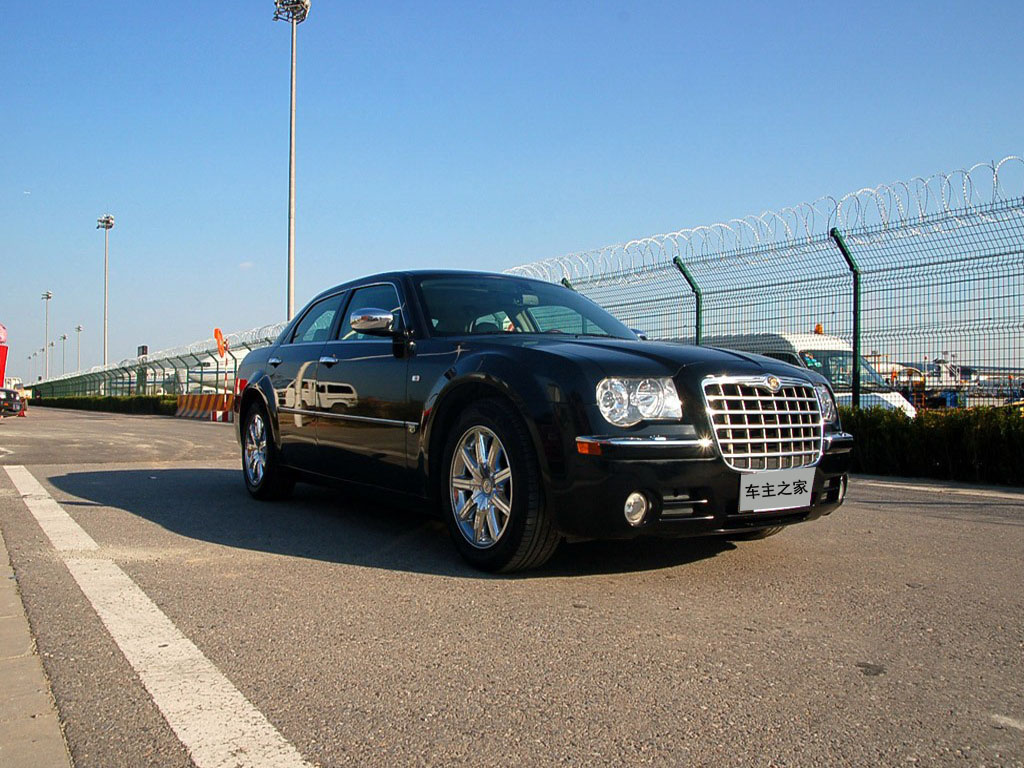 黑色克莱斯勒300c前侧身|克莱斯勒300c外观图片 – 车主之家