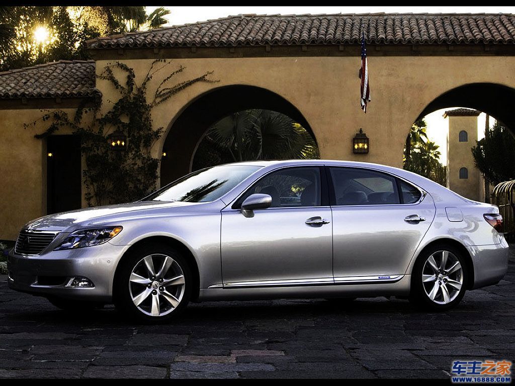 银色 雷克萨斯ls
