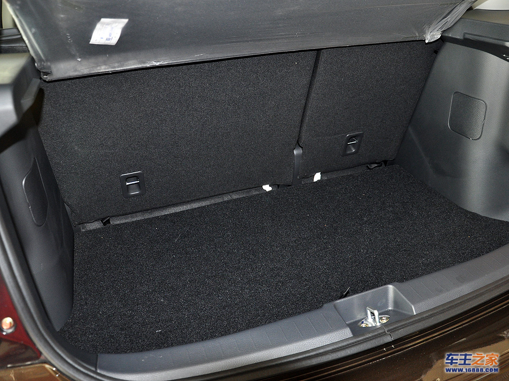 天语sx4后备箱