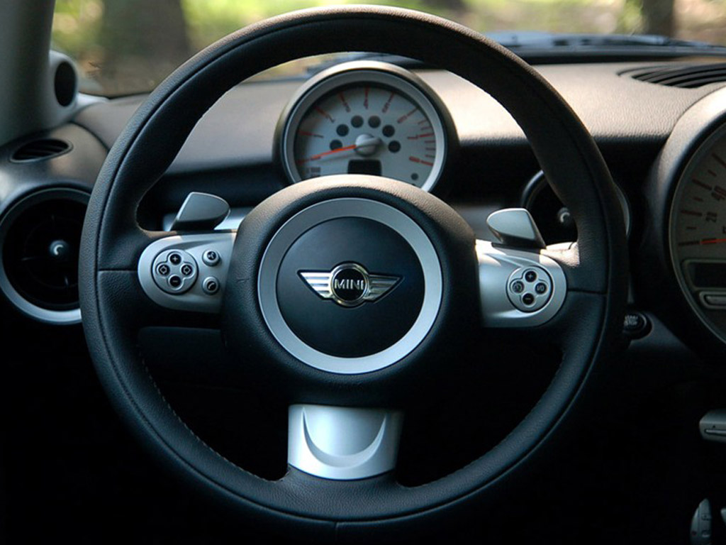 红色mini07款cooperexcitement方向盘