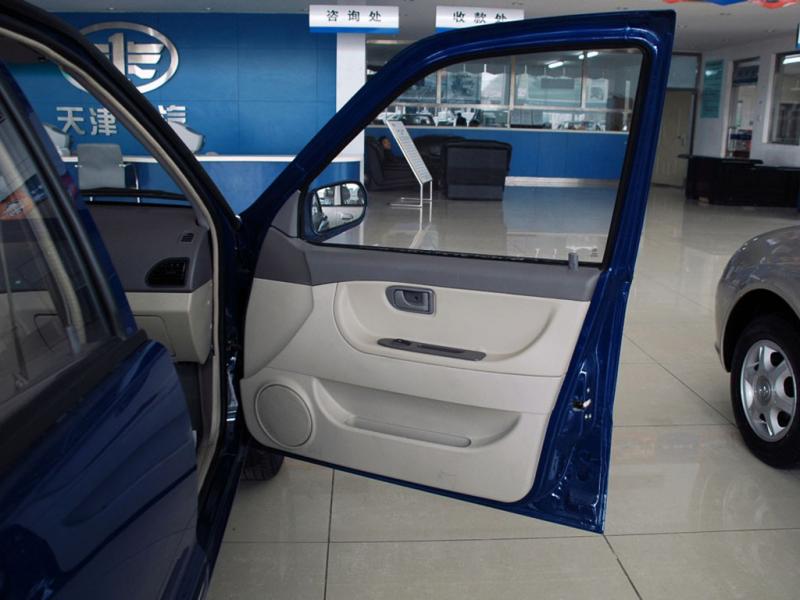 汽车图库 夏利(55/123) 内饰 夏利右前门内侧 参考成交价: 2.17-3.