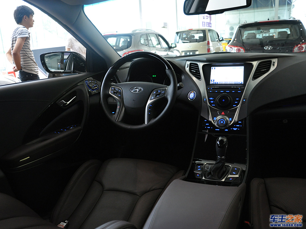 汽车图库 现代 进口现代 雅尊(127/307) 内饰 驾驶室 参考成交价: 33.