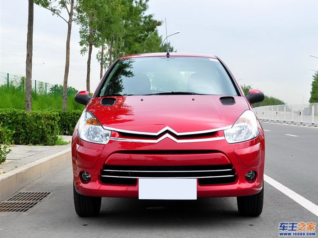 汽车图库 雪铁龙 东风雪铁龙 雪铁龙c2(74/285) 外观 红色 雪铁龙c2左