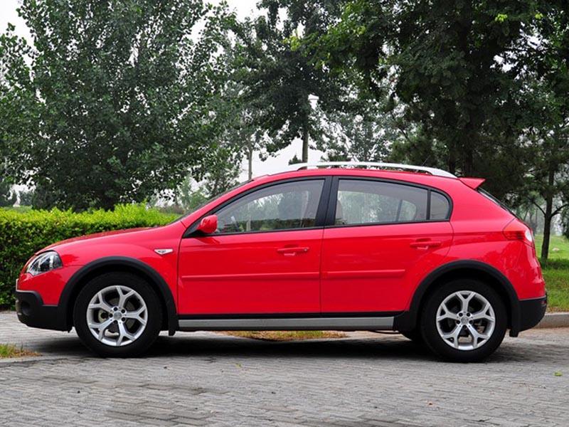 汽车图库 (32/157) 外观 红色中华骏捷cross车侧正视 参考成交价: 询